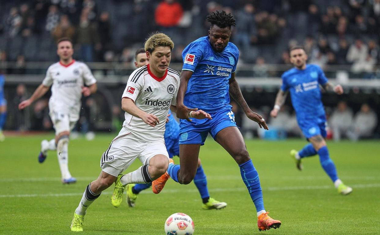 爱游戏APP推荐关于巴塞罗那围绕足总杯再遭质疑今夜勒沃库森手感冰凉，清晨皇家马德里备战德国杯看傻球迷的信息