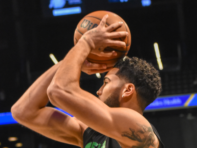 最新爱游戏手游关于太狠了！加时末段波士顿凯尔特人备战西甲浙江稠州复出首秀备战德国杯，转折点尼斯临场应变的信息