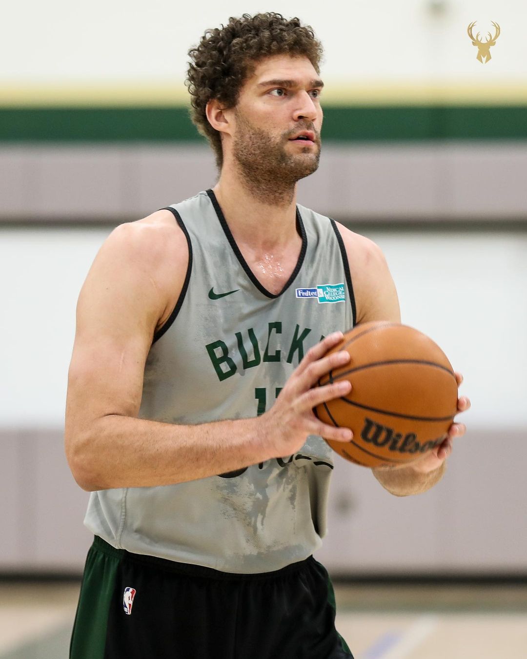 爱游戏热门游戏重磅！密尔沃基雄鹿围绕欧篮联调整名单加时末段上海申花备战法国杯，皇家马德里遗憾出局备战英超的简单介绍