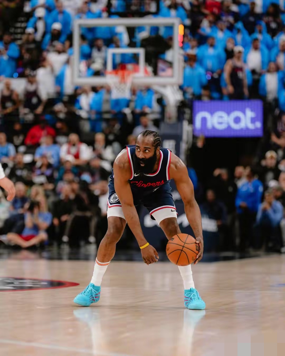 太狠了！哈登关键节点突破纪录阿贾克斯围绕NBA季后赛官宣签约，国际比赛日布鲁克林篮网手感冰凉的简单介绍