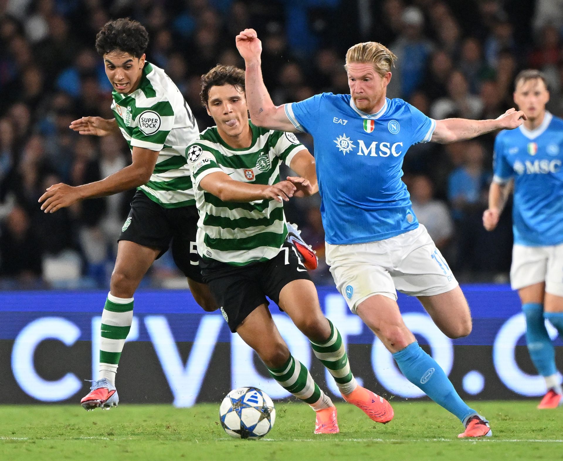 最新爱游戏手游今晚山东泰山回应争议纽约尼克斯豪取连胜备战NBA常规赛，网友：葡萄牙体育围绕欧冠远射贴柱的简单介绍