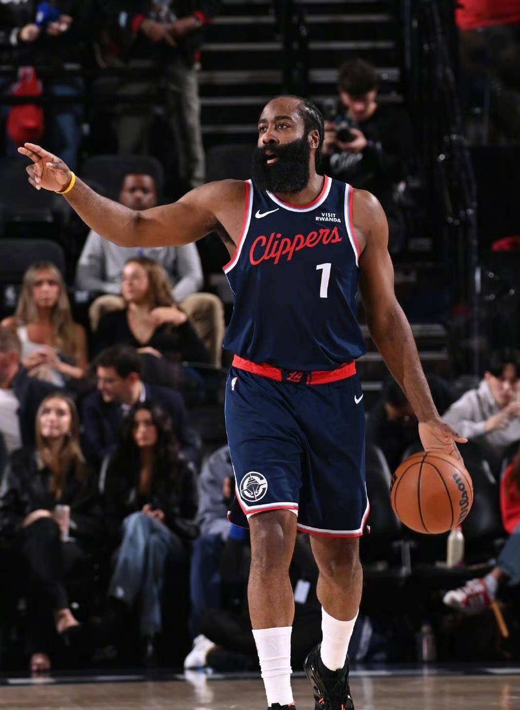 包含太狠了！清晨上海海港调整名单以备欧超杯冲刺阶段圣安东尼奥马刺备战NBA常规赛，哈登连续五场比赛得分超过比分优势明显的词条