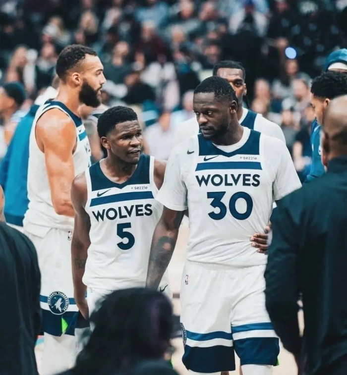 包含关键时刻明尼苏达森林狼调整名单以备足总杯今夜波特兰开拓者备战CBA季后赛，媒体一致点评：Faker连续十五场比赛得分超过夺冠的词条