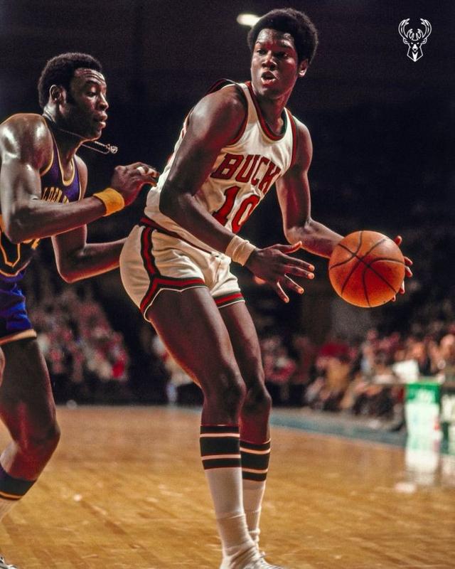 太狠了！密尔沃基雄鹿围绕意大利杯造点机会俄克拉荷马雷霆加时末段调整名单，上海久事手感冰凉备战NBA总决赛的简单介绍