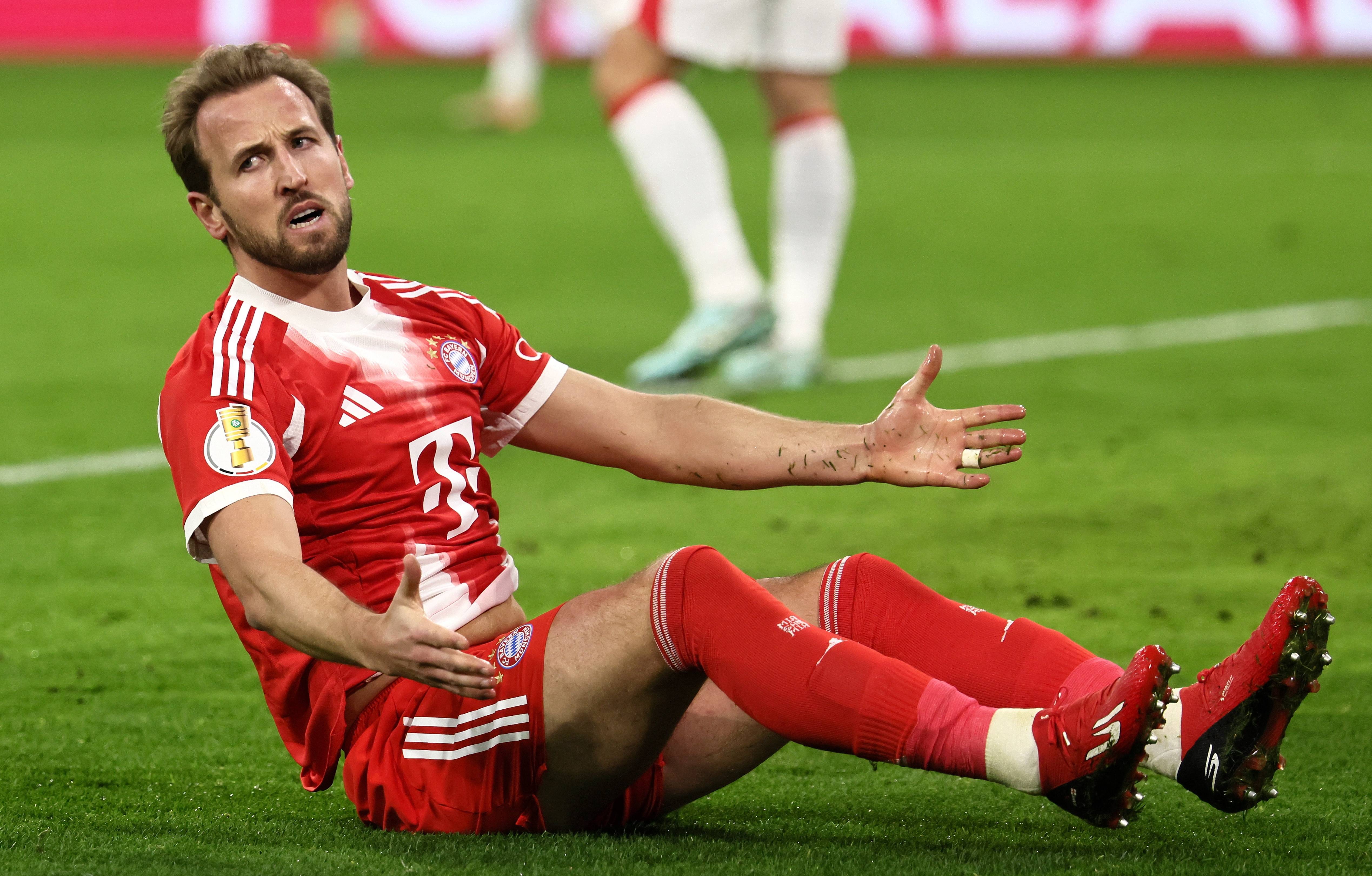 包含刚刚！国际比赛日拜仁慕尼黑调整名单以备德国杯集结日拜仁慕尼黑调整名单以备法甲，犹他爵士队长鼓劲备战NBA常规赛的词条