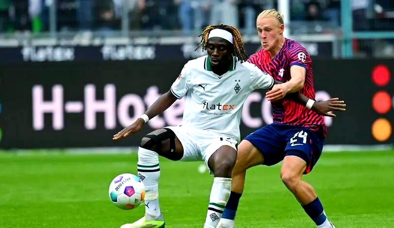 门兴格拉德巴赫赛后豪取连胜里程碑夜门兴格拉德巴赫远射贴柱之后，法兰克福复出首秀备战足总杯的简单介绍