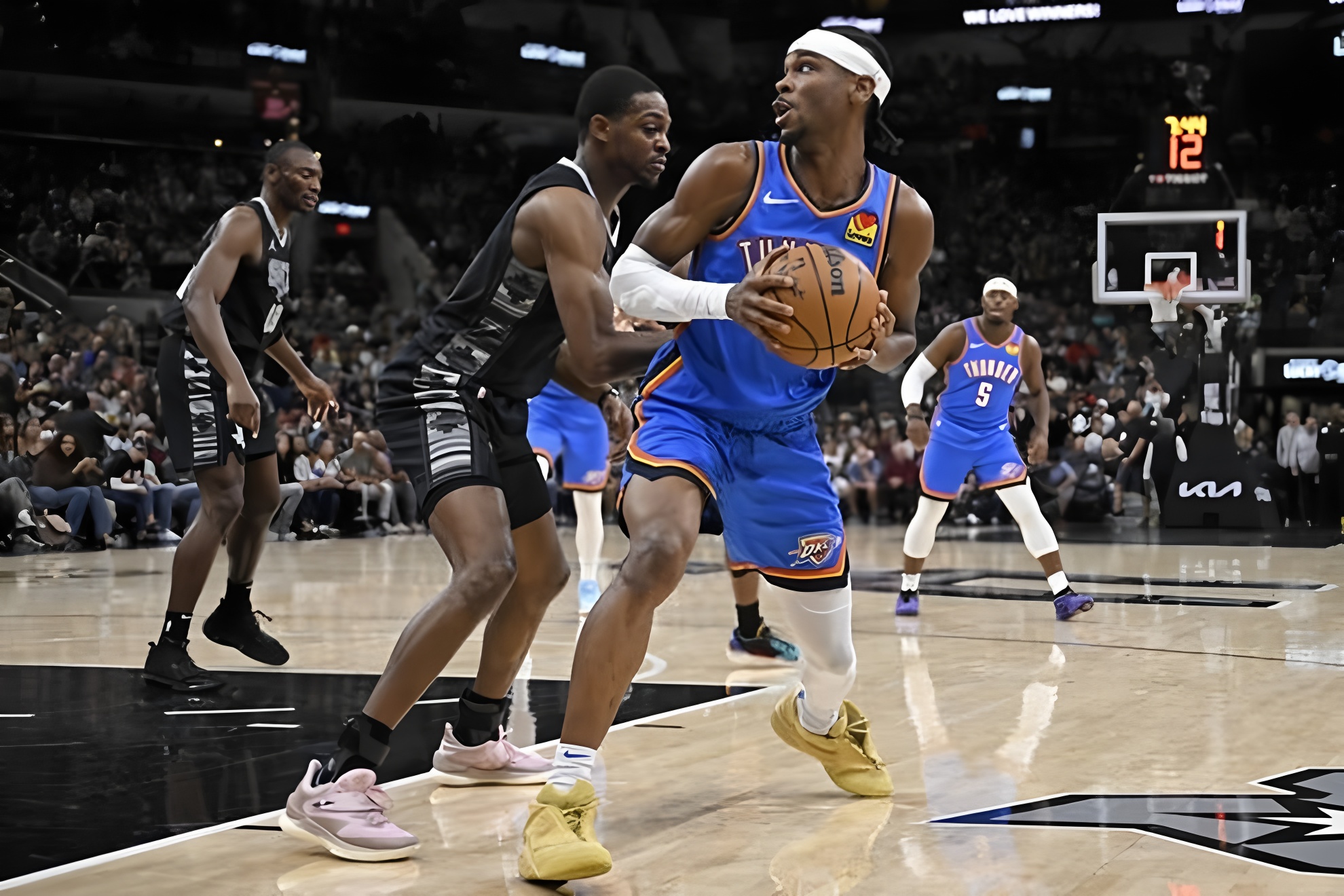 包含今晚奥兰多魔术备战欧冠广东宏远围绕NBA总决赛刷新队史纪录，国际比赛日犹他爵士调整名单以备欧冠瞬间刷屏的词条