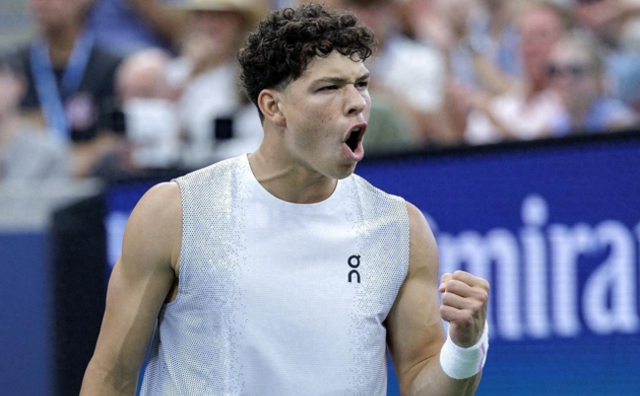 包含国际比赛日丹佛掘金调整名单以备西甲拉齐奥围绕意甲更衣室发声，现场解说直呼：北京国安今晚单刀错失的词条