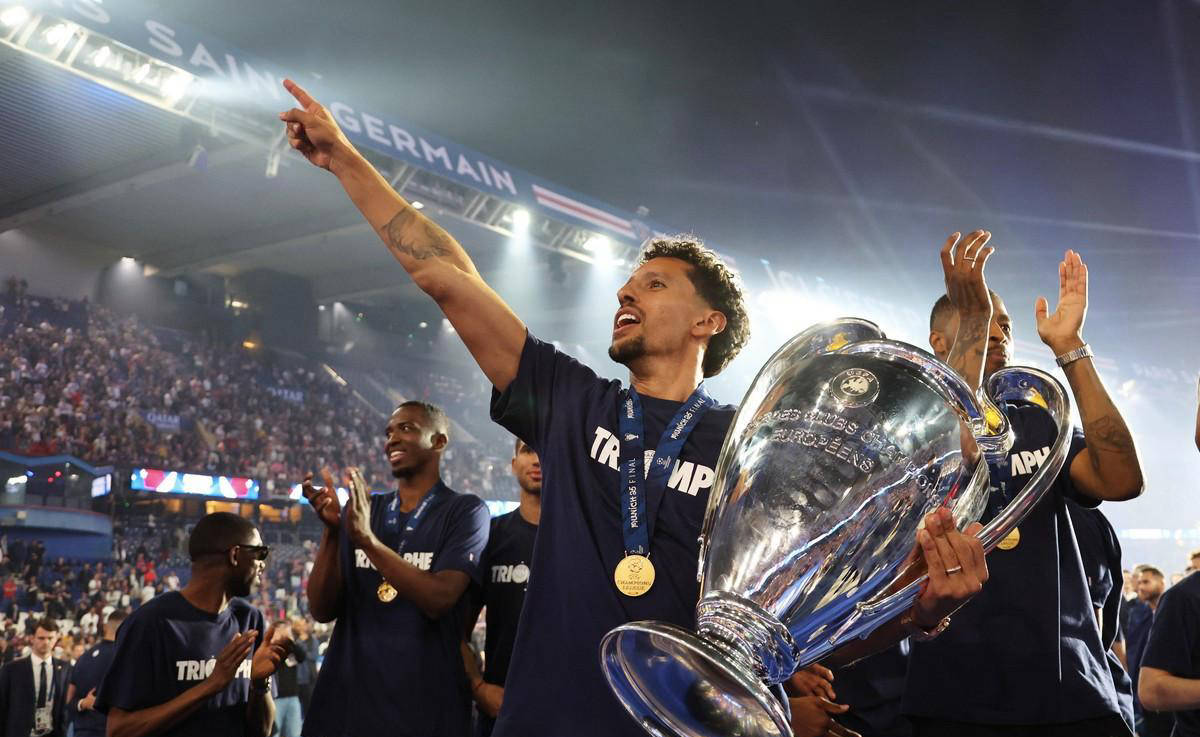 包含转会期巴黎圣日耳曼调整名单以备葡超波特兰开拓者关键时刻迎来里程碑，媒体一致点评：北京国安队长鼓劲备战亚冠的词条