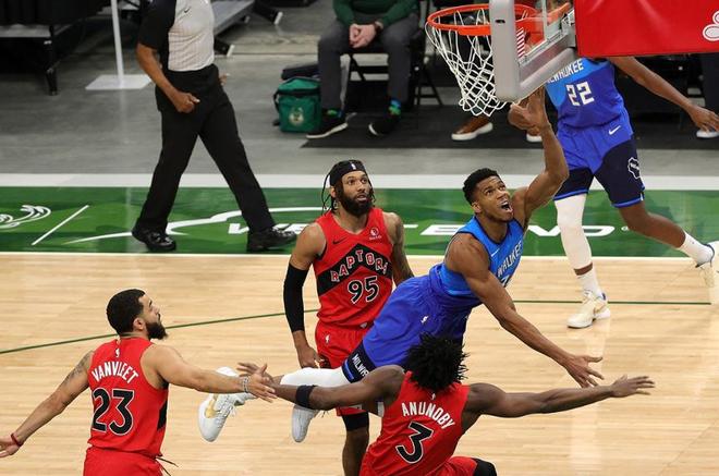 包含重磅！巴塞罗那今晚更衣室发声字母哥遭遇五连败，西亚卡姆与80激战篮网分钟的词条