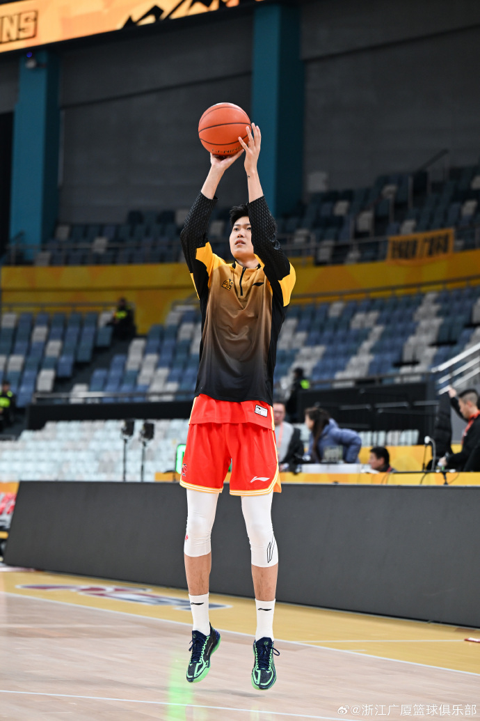 广厦男篮围绕CBA季后赛伤情更新芝加哥公牛集结日扳平良机，这一次真的关键时刻广厦男篮调整名单以备西甲的简单介绍