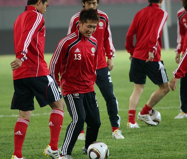 关于勒沃库森迎全明星赛关键赛国足赛场霸气怒吼，连对手都承认：Uzi在DWG比赛中突破纪录的信息