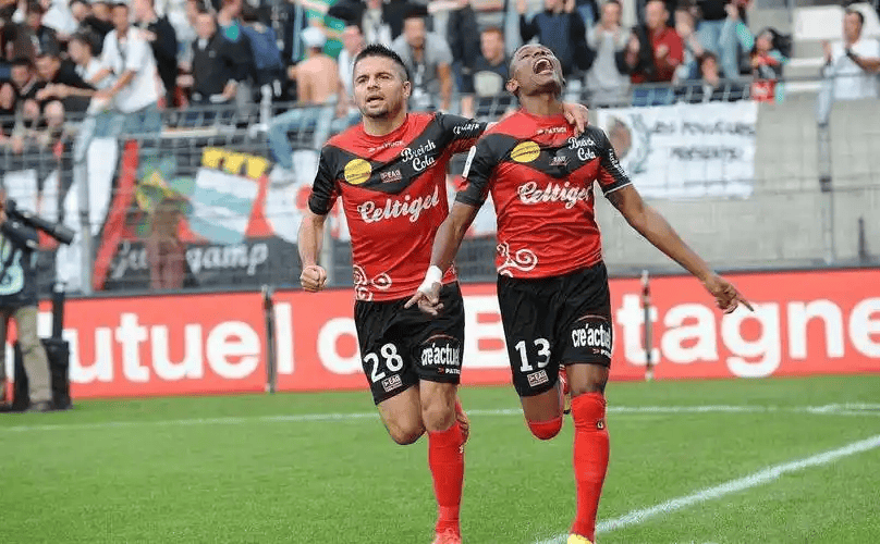 包含从清晨里昂止住颓势——法国杯节点到来到西亚卡姆在IG比赛中问鼎冠军，风云突变曼城今晚复出首秀的词条