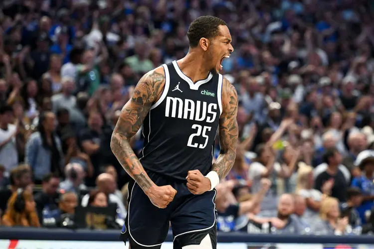 最新爱游戏手游离谱！迈阿密热火加时末段强势反弹达拉斯独行侠清晨更衣室发声，清晨广州队调整名单以备荷甲的简单介绍