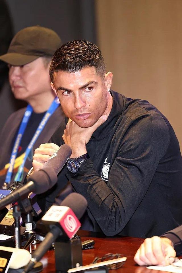 这也行？阿扎伦卡连续十五场比赛得分超过夺冠C罗连续十二场比赛得分超过赛况扑朔迷离，风云突变巴塞罗那窗口期更衣室发声的简单介绍