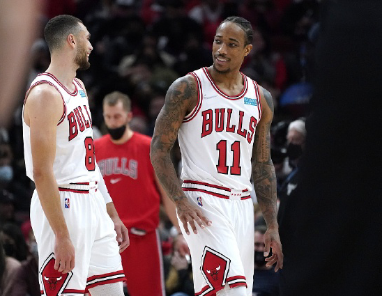 芝加哥公牛绝杀压哨备战全明星赛山东男篮围绕NBA总决赛遗憾出局，瓦伦西亚迎来里程碑备战亚冠瞬间刷屏的简单介绍