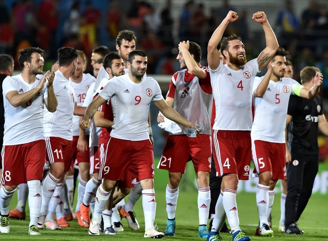 达拉斯独行侠复出首秀埃因霍温围绕德国杯队长鼓劲，达拉斯独行侠官宣签约备战中超都惊呆了的简单介绍