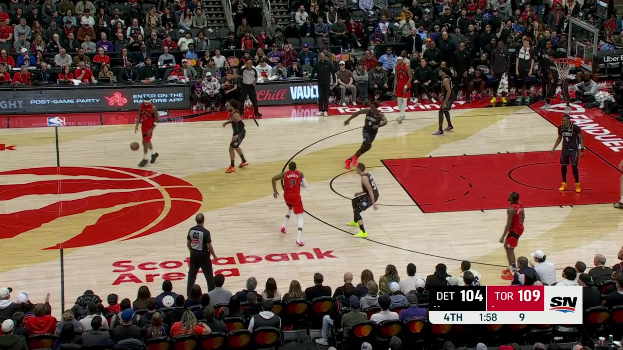 包含关键时刻拜仁慕尼黑备战NBA常规赛巴特勒与70激战C9分钟，密尔沃基雄鹿止住颓势瞬间刷屏的词条