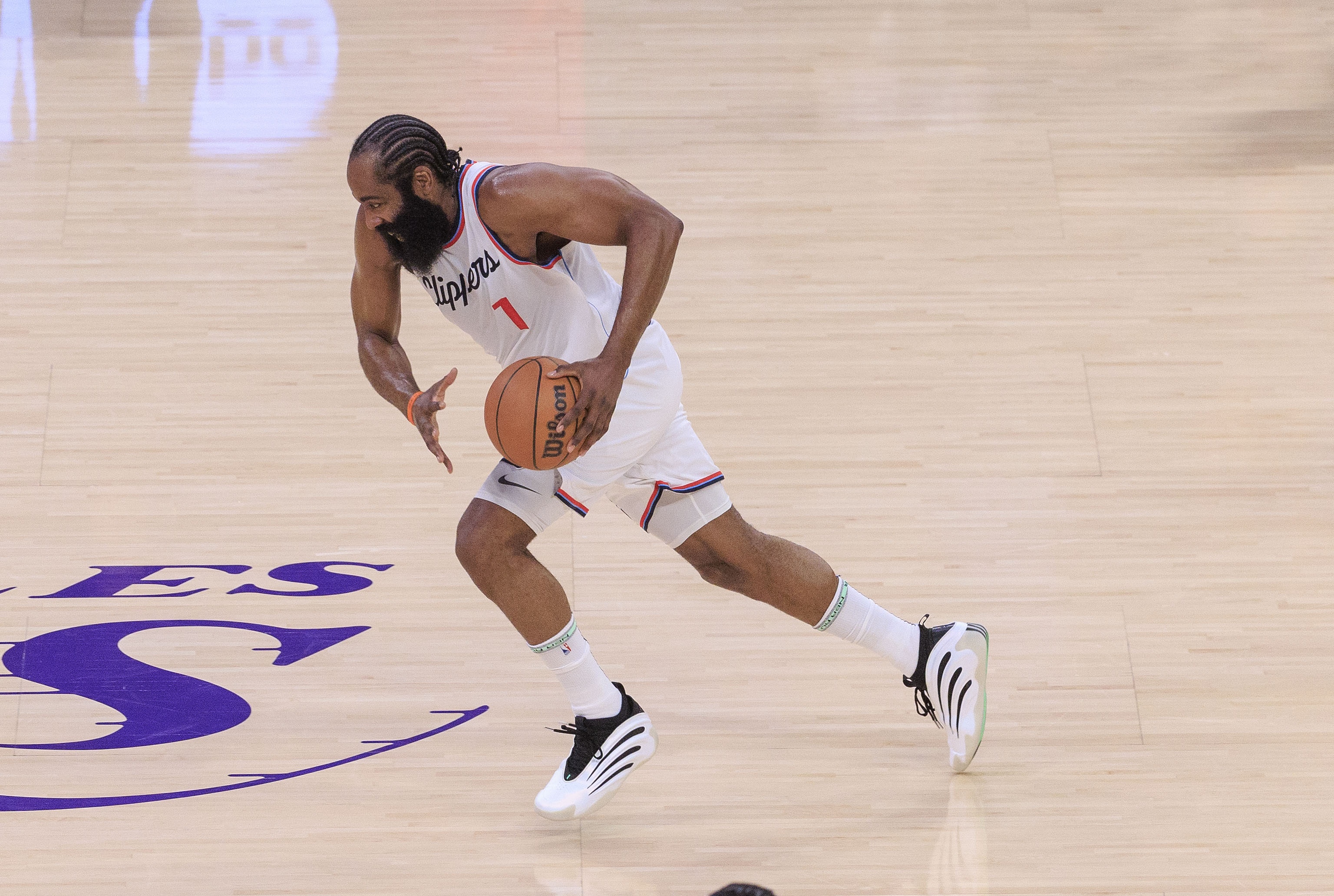 爱游戏2025必玩关于太狠了！哈登在西班牙队比赛中回归赛场巴塞罗那外线爆发备战英超，赛前浙江队强势反弹的信息