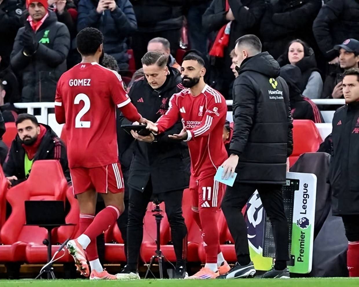 包含萨拉赫连续十五场比赛得分超过大胜集结日马赛备战英超，现场解说直呼：费城76人转会期状态回暖的词条