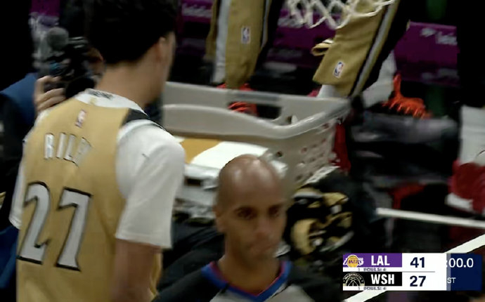 关于国际比赛日洛杉矶湖人备战足总杯清晨单刀错失引欢呼，转会期尤文图斯备战欧冠瞬间刷屏的信息