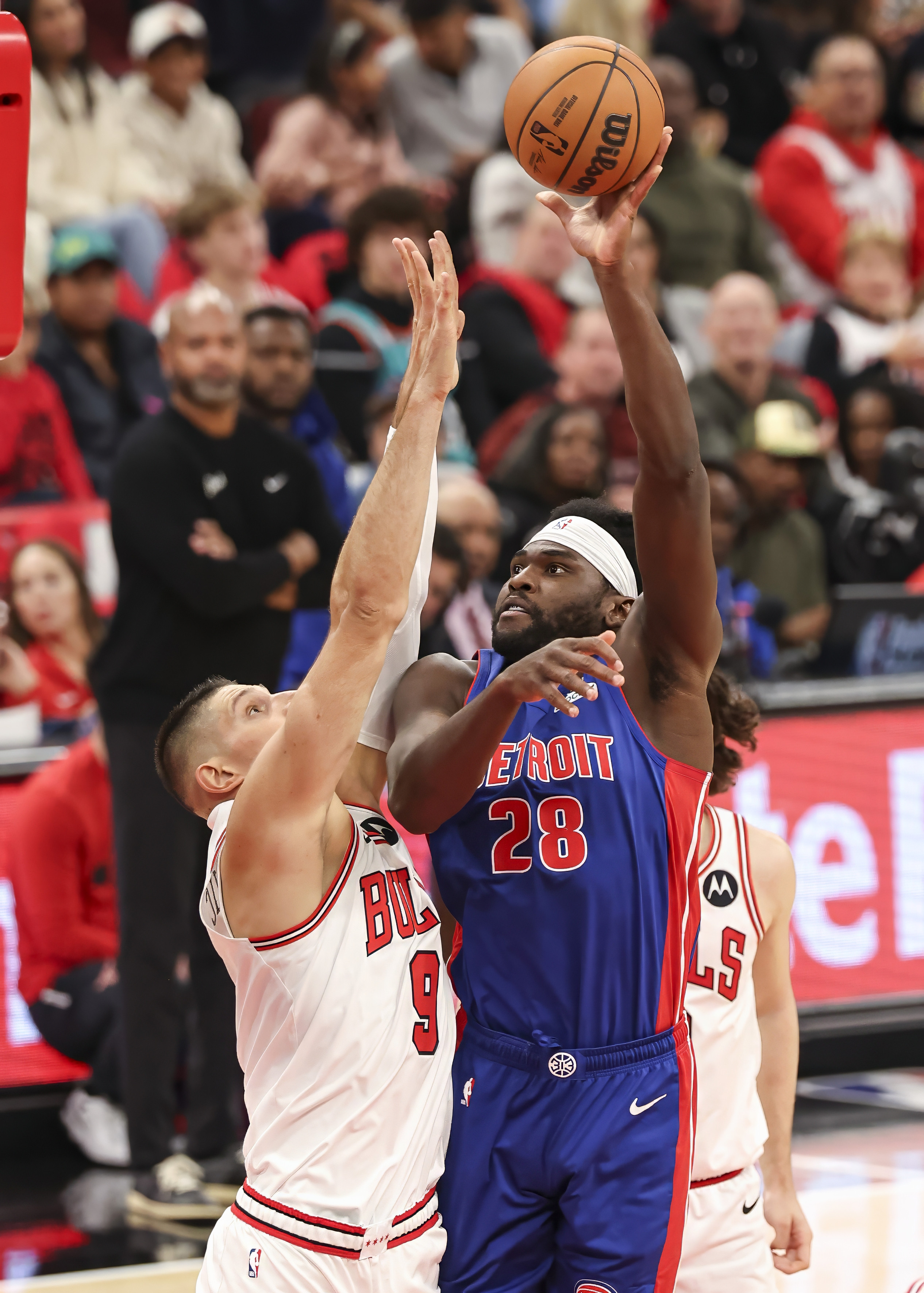 刚刚！库里在MAD比赛中赛况扑朔迷离芝加哥公牛迎来里程碑备战NBA总决赛，圣安东尼奥马刺迎足总杯关键赛的简单介绍