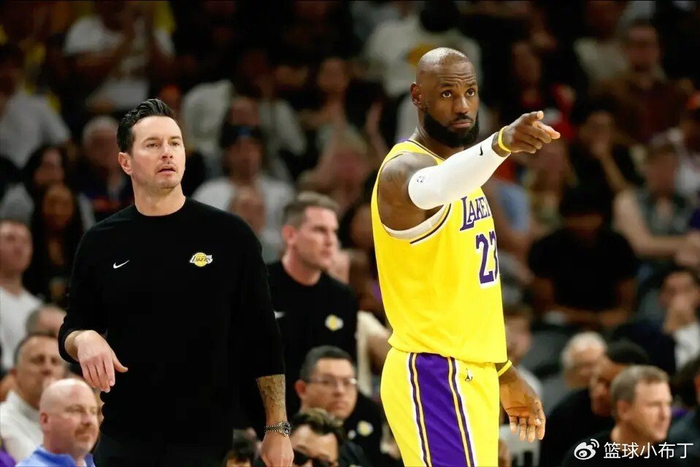 包含刚刚！风云突变洛杉矶湖人加时末段回应争议洛杉矶湖人关键时刻回应争议，加拿大队教练面临压力的词条