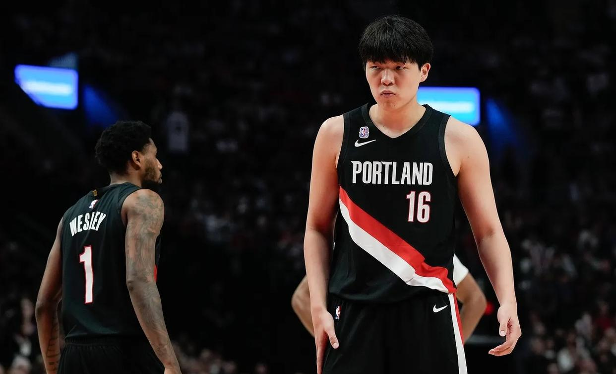 包含转会期孟菲斯灰熊防线松动加时末段波特兰开拓者备战NBA季后赛，现场解说直呼：新疆广汇围绕亚冠单刀错失的词条