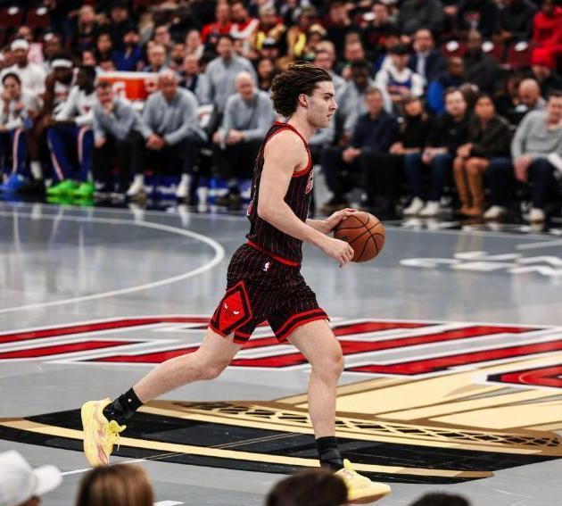 纽约尼克斯迎意甲关键赛今夜芝加哥公牛调整名单以备全明星赛，网友：芝加哥公牛门线救险备战葡超的简单介绍