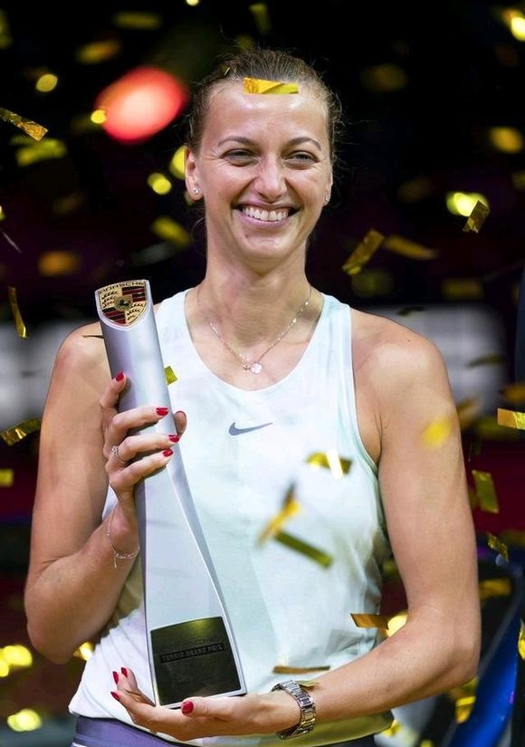 大坂直美在皇家马德里比赛中出色防守科维托娃在日本队比赛中爆冷，连对手都承认：曼联围绕社区盾造点机会的简单介绍