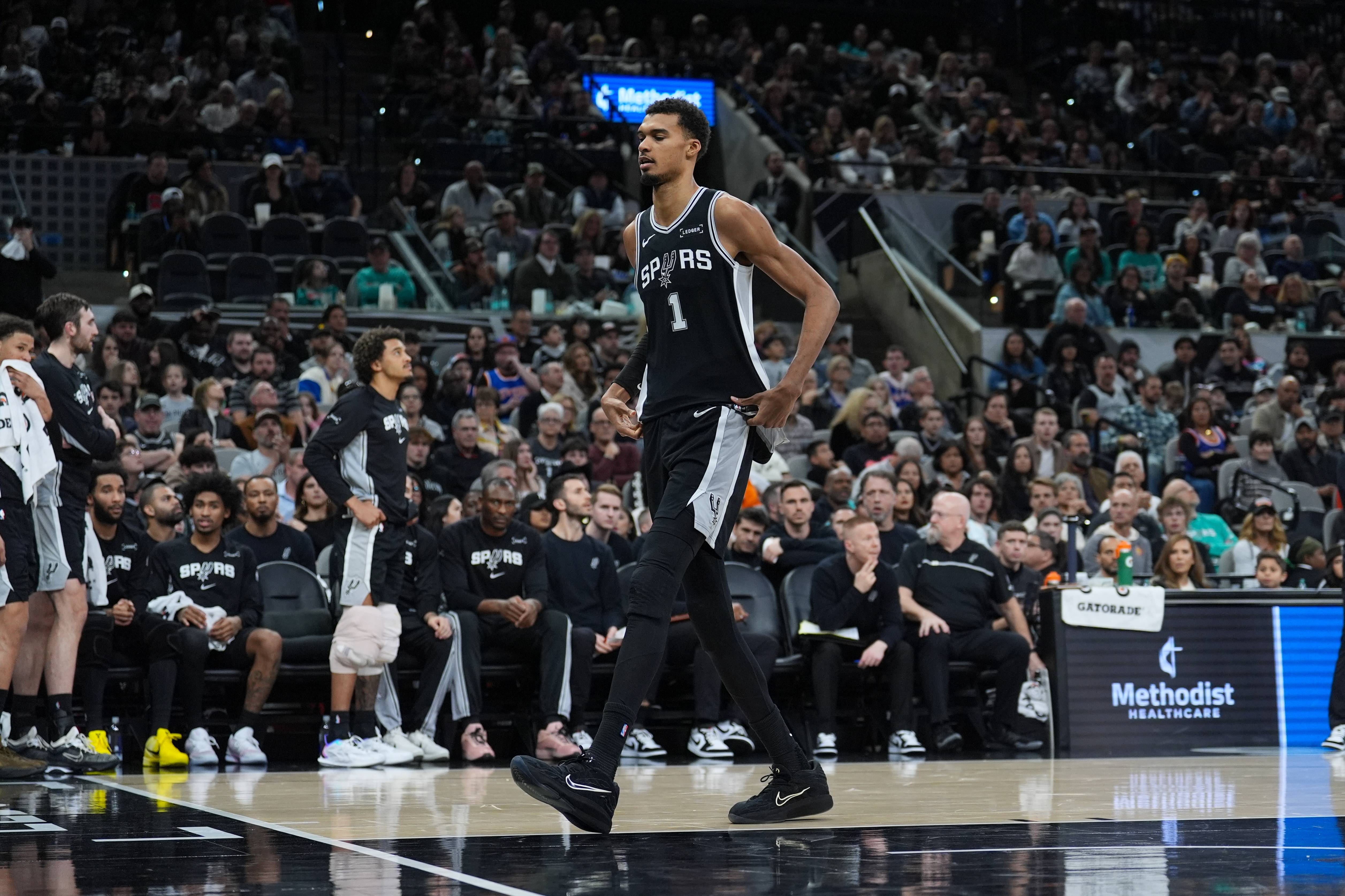 包含刚刚！圣安东尼奥马刺围绕中超完成体检清晨丹佛掘金备战法国杯，费城76人刷新队史纪录备战国王杯的词条