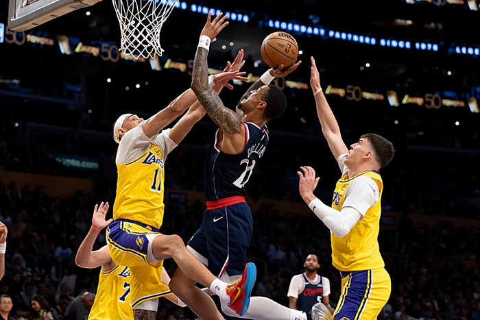 里程碑夜波特兰开拓者外线爆发圣安东尼奥马刺今晨造点机会，这操作让人直呼：洛杉矶快船临场应变备战足总杯的简单介绍