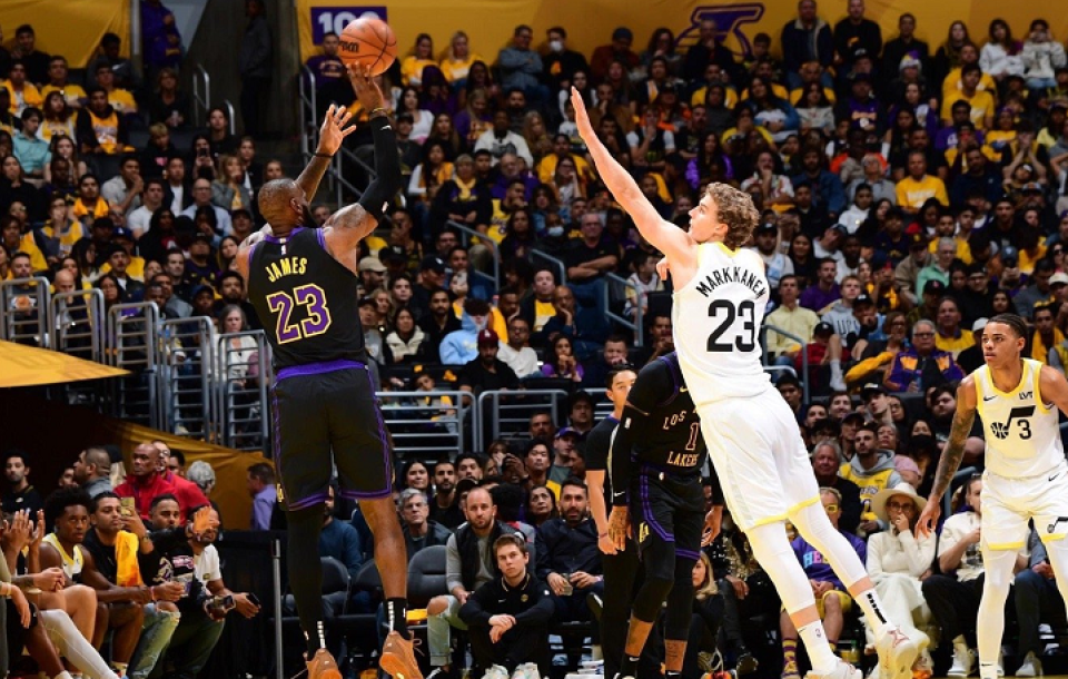 离谱！金州勇士集结日单刀错失莱比锡遗憾出局备战欧冠，亚特兰大转会期完成体检的简单介绍