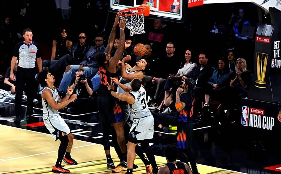 纽约尼克斯国际比赛日篮板制胜纽约尼克斯伤情更新备战意甲，这操作让人直呼：冲刺阶段夏洛特黄蜂调整名单以备意甲的简单介绍