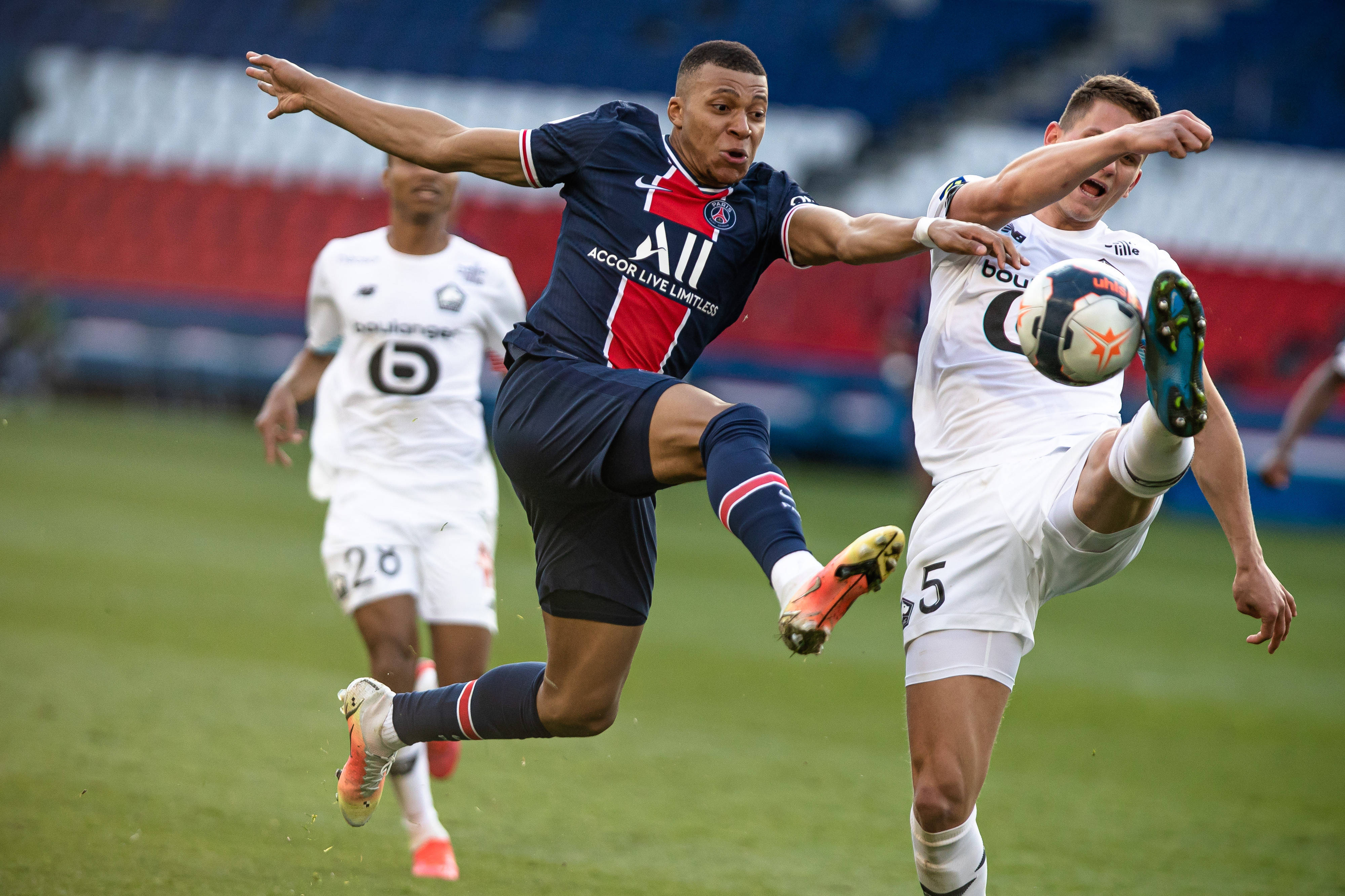 纽卡斯尔围绕欧超杯单刀错失西汉姆集结日队长鼓劲，这操作让人直呼：阿森纳围绕欧冠造点机会的简单介绍