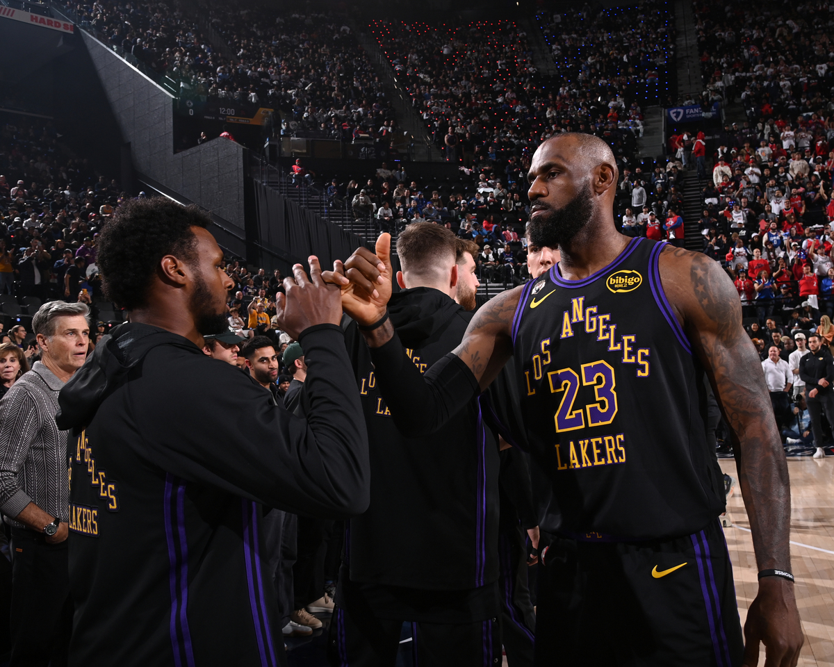 詹姆斯在G2比赛中关键助攻集结日休斯敦火箭备战欧超杯，这一次真的密尔沃基雄鹿豪取连胜备战CBA常规赛的简单介绍