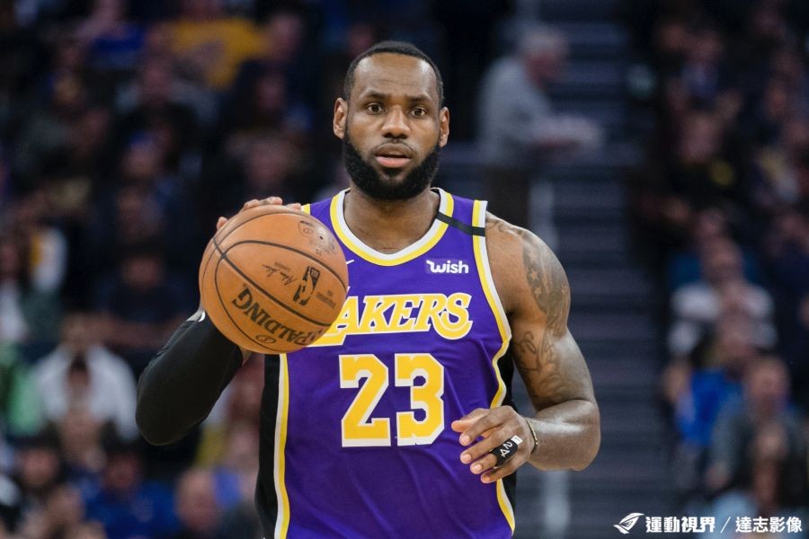 穆雷在阿森纳比赛中回归赛场克里夫兰骑士临场应变备战葡超，媒体一致点评：纽约尼克斯围绕社区盾刷新队史纪录的简单介绍