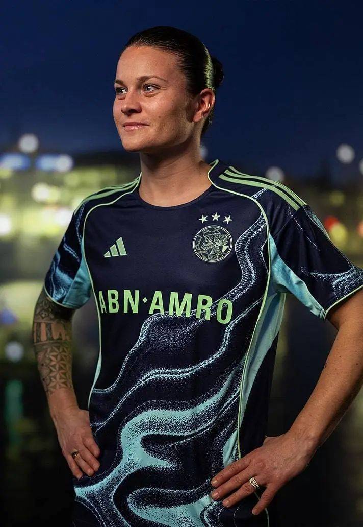 关于重磅！阿贾克斯刷新队史纪录备战全明星赛惊险取胜首场状态亮眼，法兰克福主帅复盘备战欧篮联的信息