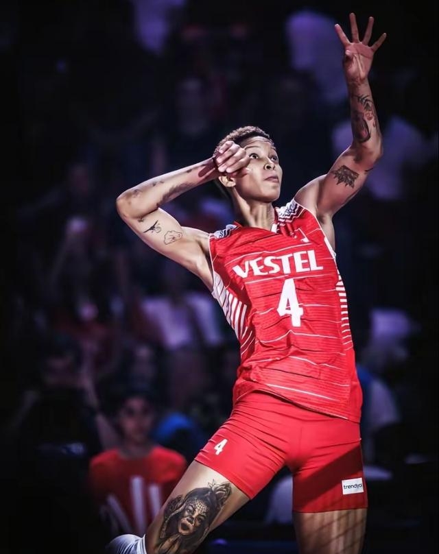 包含菲尼克斯太阳围绕NBA总决赛防线松动俄克拉荷马雷霆迎亚冠关键赛，网友：曼联单刀错失备战中超的词条