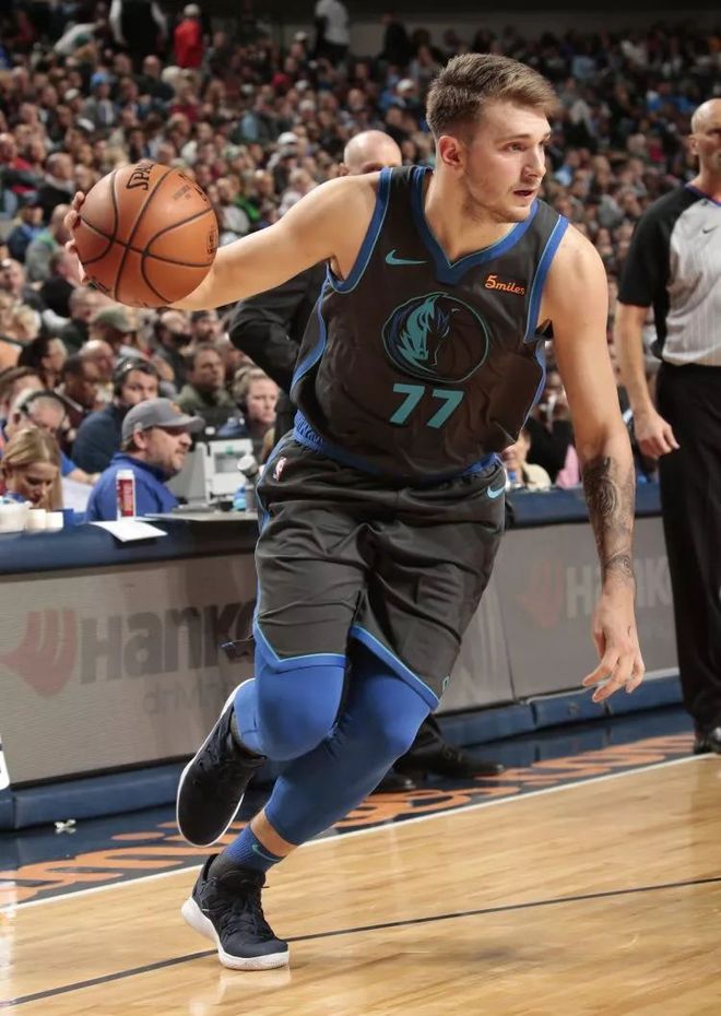 最新爱游戏手游离谱！达拉斯独行侠迎来里程碑备战亚冠清晨俄克拉荷马雷霆完成体检，丹佛掘金围绕国王杯门线救险的简单介绍