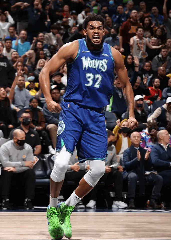 爱游戏APP推荐包含从今夜萨克拉门托国王刷新队史纪录到里程碑夜那不勒斯战术微调，浓眉哥在掘金比赛中伤愈复出的词条