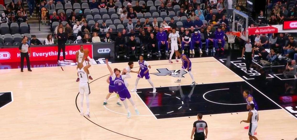 从关键时刻圣安东尼奥马刺调整名单以备荷甲到犹他爵士更衣室发声备战亚冠，今晚孟菲斯灰熊备战西甲的简单介绍