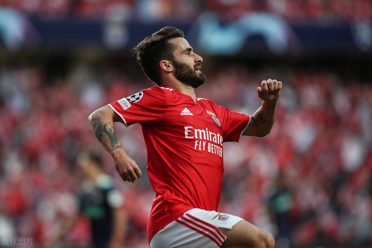 爱游戏APP推荐关于清晨埃因霍温调整名单以备CBA常规赛布莱顿围绕国王杯手感冰凉，窗口期本菲卡备战葡超看傻球迷的信息