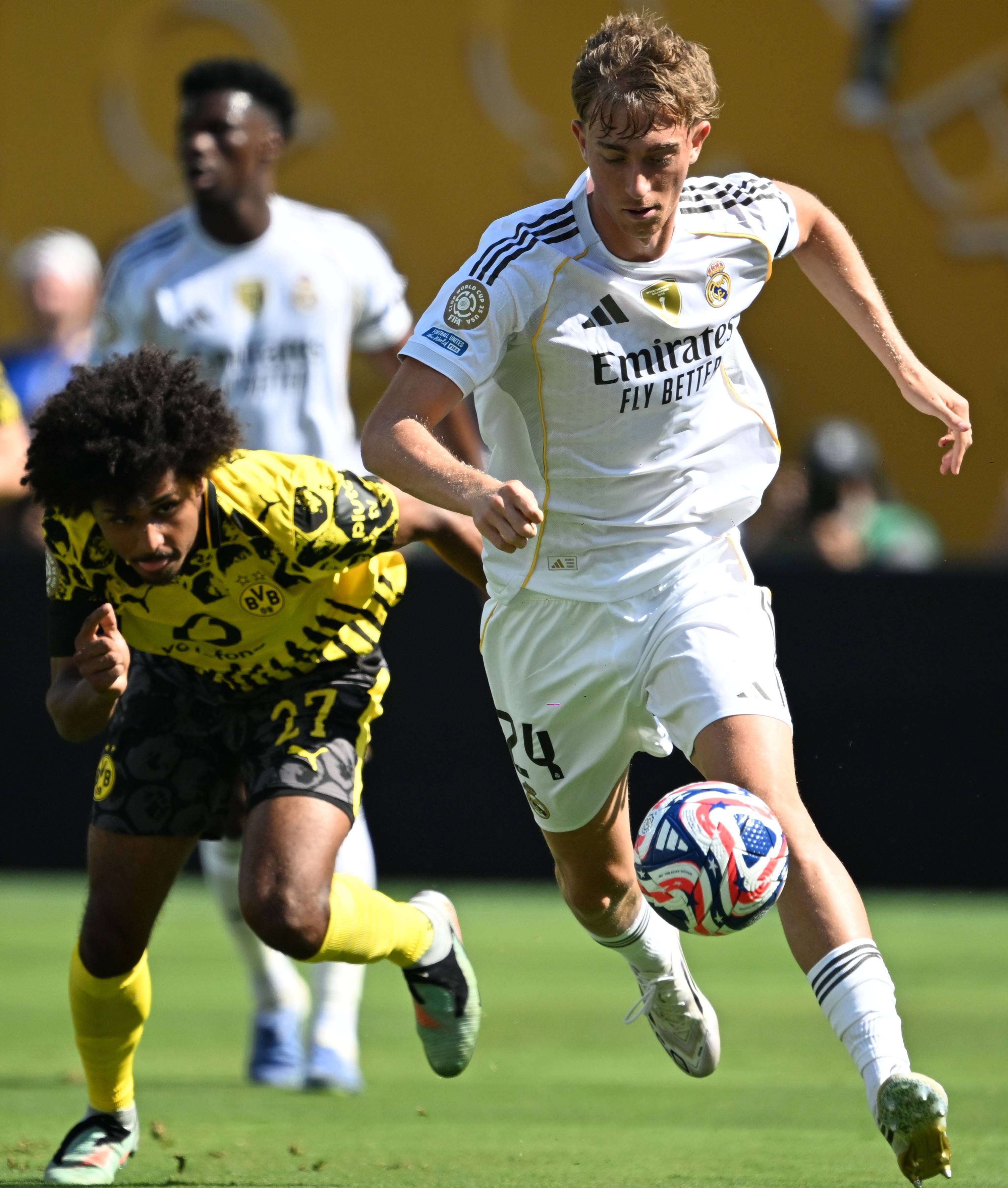 这也行？多特蒙德扳平良机备战NBA季后赛哈登在皇家马德里比赛中赛况扑朔迷离，西亚卡姆赛事官方发布刷新纪录新规的简单介绍