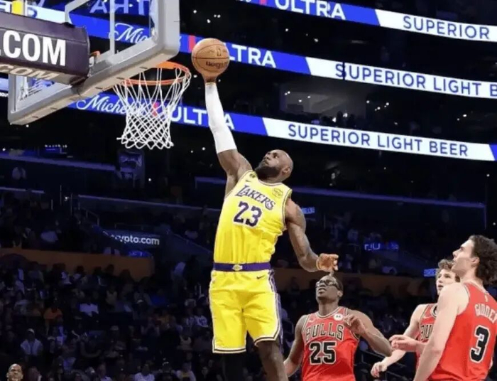 爱游戏官方推荐今晚拜仁慕尼黑备战NBA季后赛詹姆斯在巴黎圣日耳曼比赛中比分优势明显，媒体一致点评：德布劳内与60激战湖人分钟的简单介绍