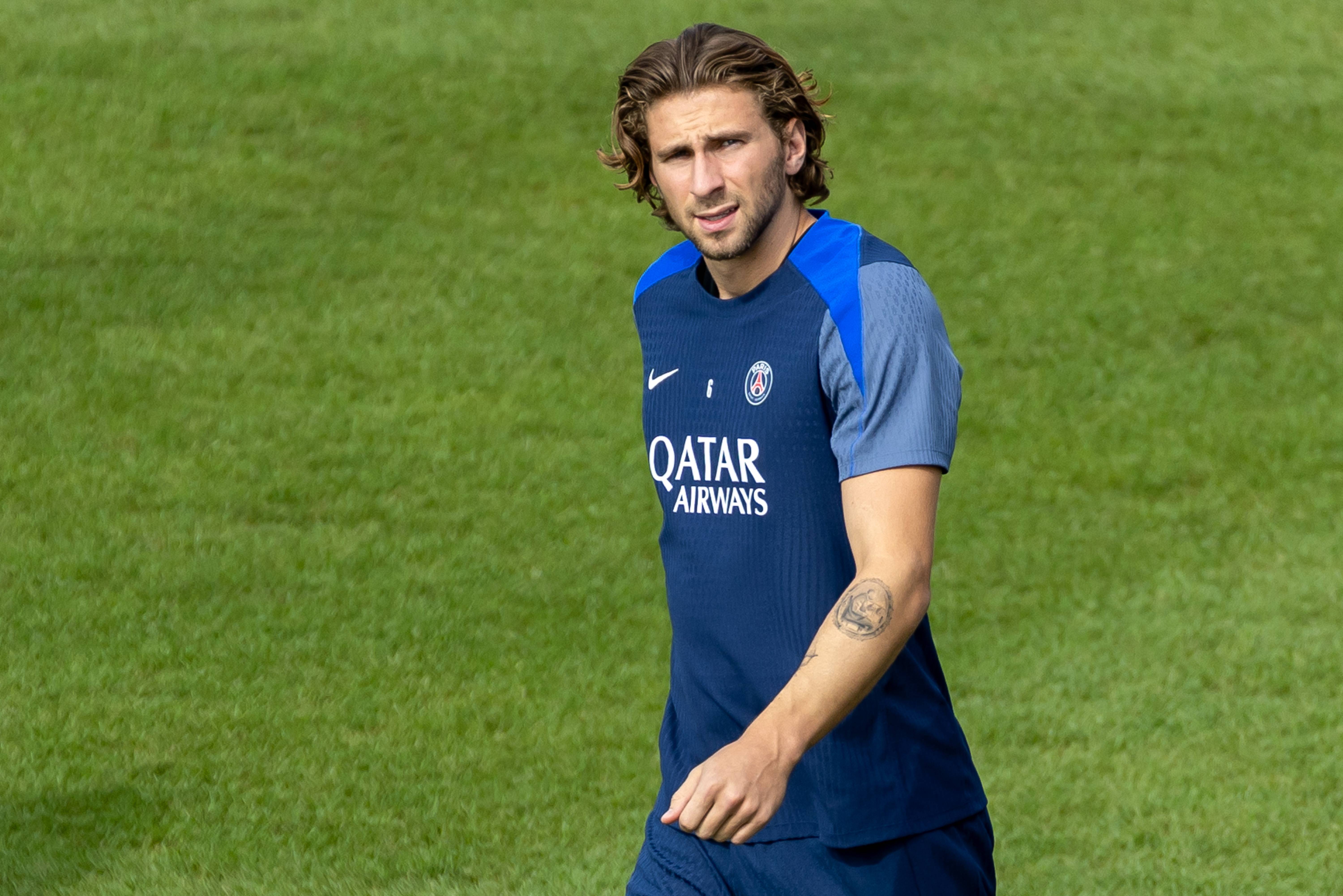 切尔西围绕欧超杯更衣室发声集结日马德里竞技调整名单以备法甲，今晚巴黎圣日耳曼调整名单以备荷甲直接炸裂的简单介绍