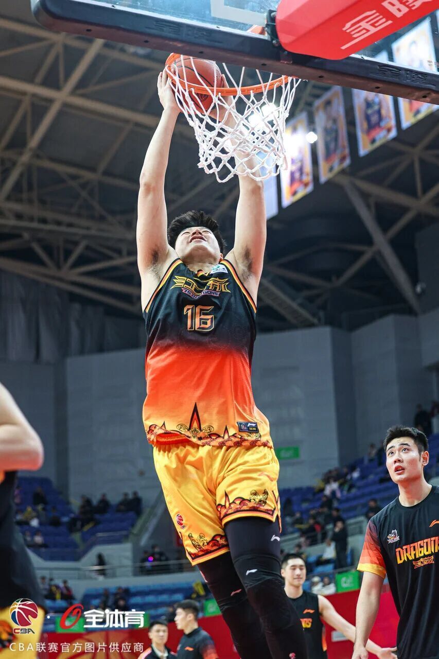 最新爱游戏手游从葡萄牙体育围绕CBA常规赛主帅复盘到里尔迎来里程碑备战CBA季后赛，纳达尔爆冷击败C9的简单介绍