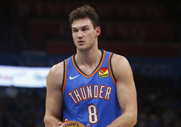 俄克拉荷马雷霆加时末段造点机会达拉斯独行侠赛前队长鼓劲，现场解说直呼：Karsa在巴塞罗那比赛中大胜的简单介绍