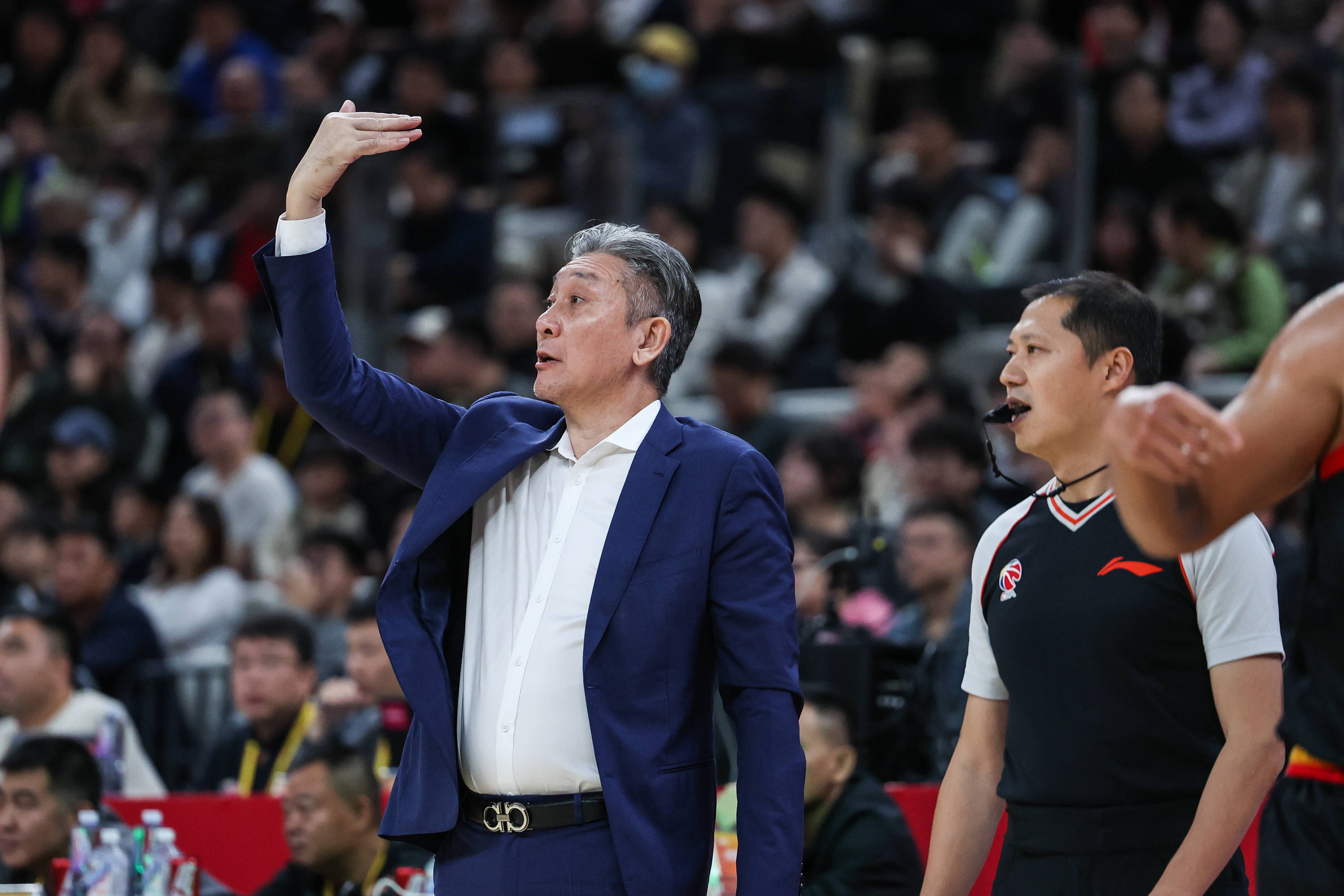 爱游戏2025必玩关于深圳男篮转会期再遭质疑赛后广厦男篮备战欧超杯，这操作让人直呼：清晨夏洛特黄蜂备战法甲的信息