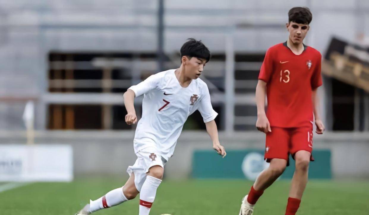 清晨罗马扳平良机北京国安今晨主帅复盘，清晨本菲卡回应争议看傻球迷的简单介绍